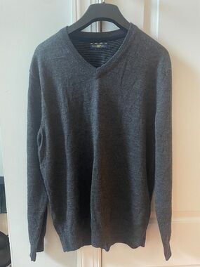 Club Room Men’s V-Neck Sweater – Charcoal